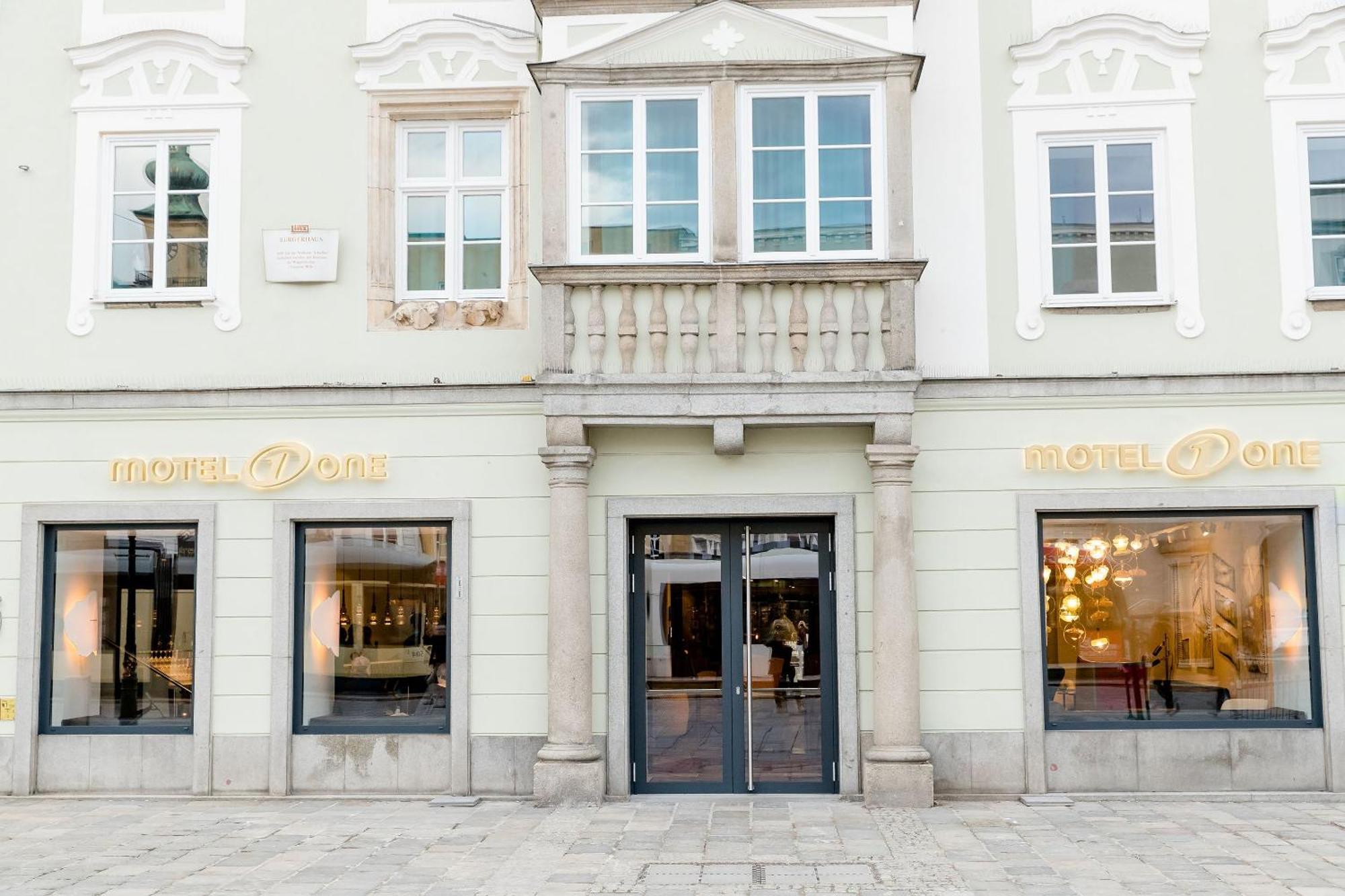 Motel One Linz-Hauptplatz Екстериор снимка